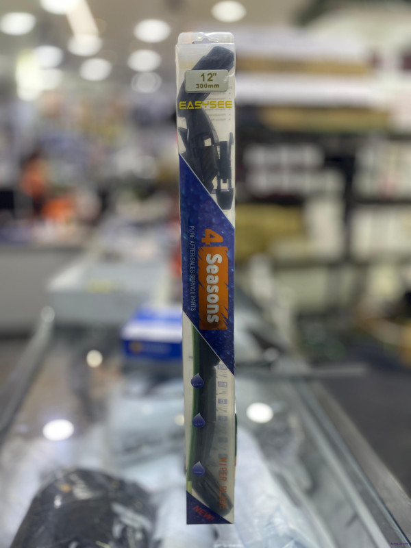 مساحات زجاج امامي للسيارة