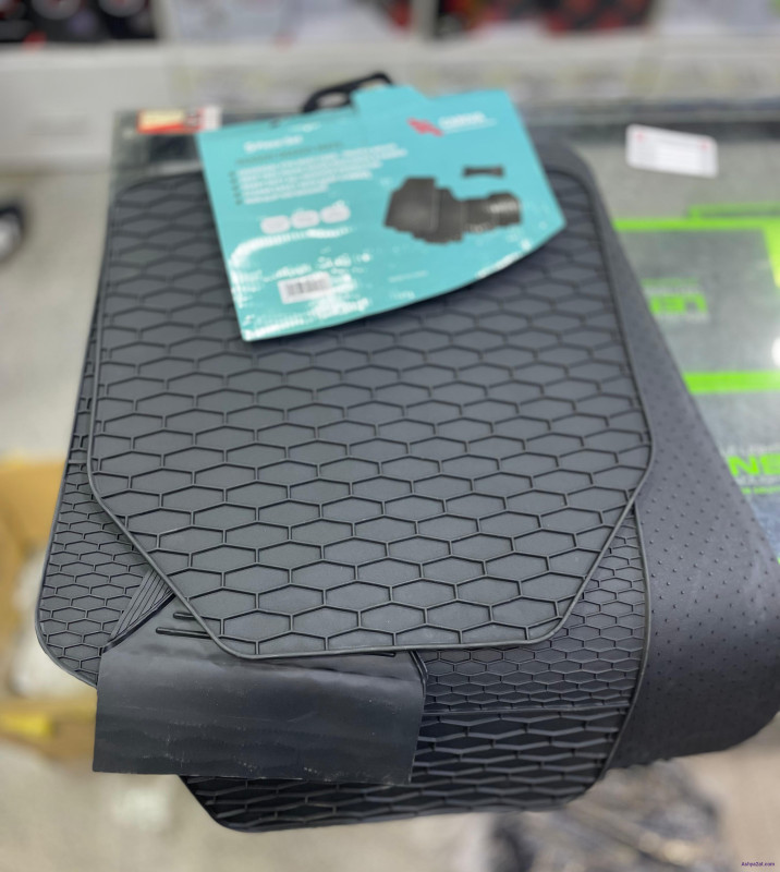 ارضيات جلد للسيارة