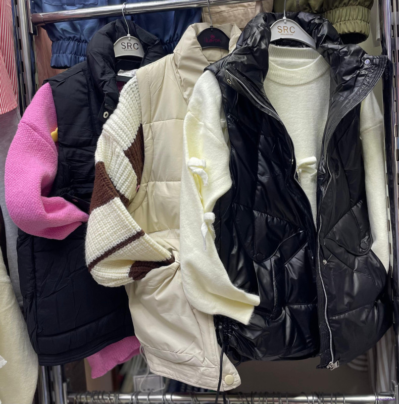 بلوزه مع ڤيزت