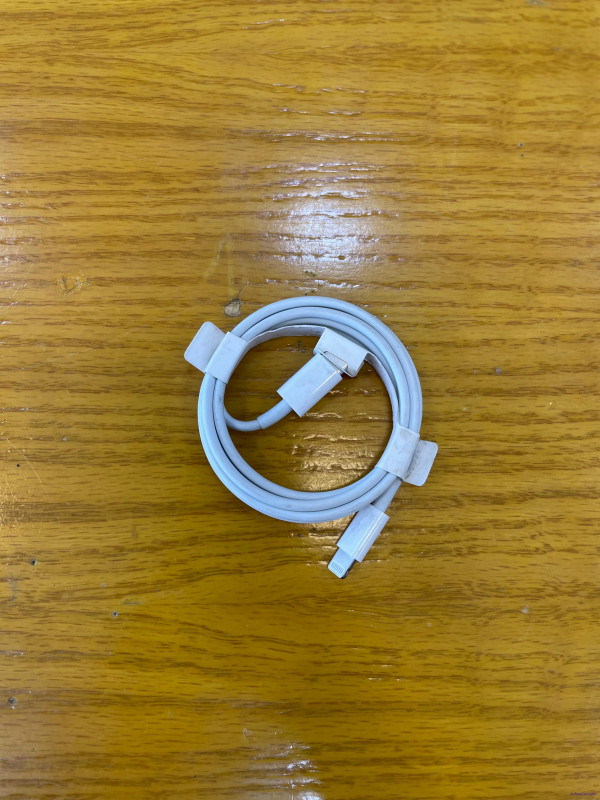 سلك شاحن ايفون