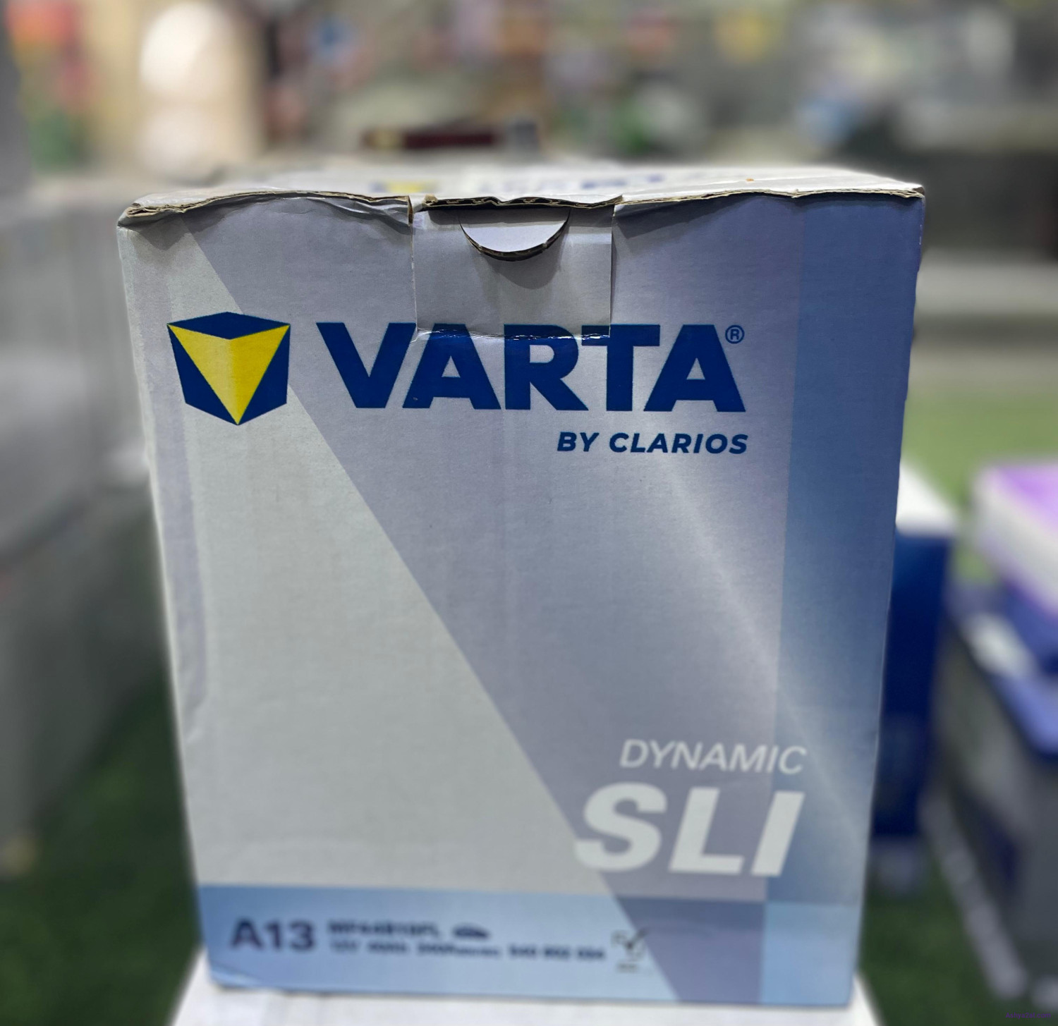 بطارية السيارة